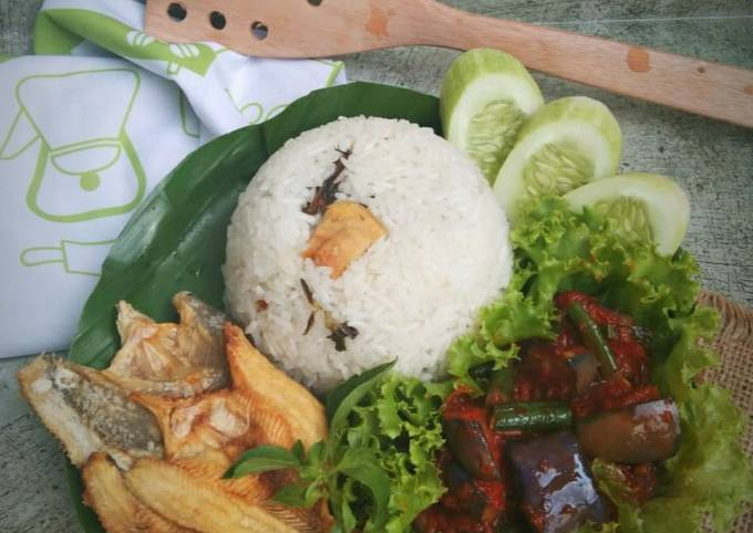 Makanan kota samarinda nasi berkeper